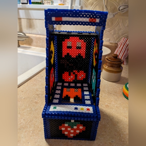 Perler bead pacman phone stand - Picture 1 of 4